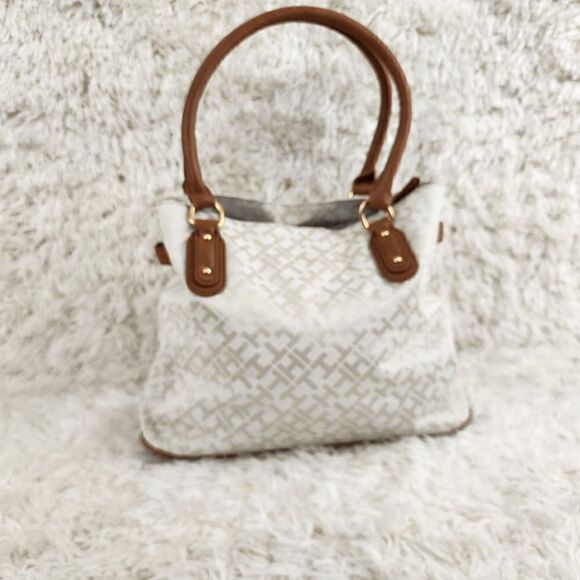 NWT Tommy Hilfigeer Women Handbag Shoulder Logo NWT - Picture 4 of 6